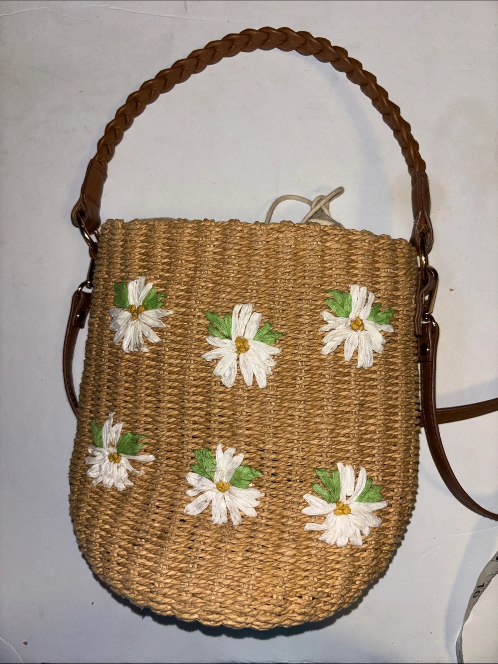 TAN STRAW BAG WITH GREEN AND WHITE FLOWER DESIGN BROWN FAUX LEATHER HANDLES - Picture 13 of 15